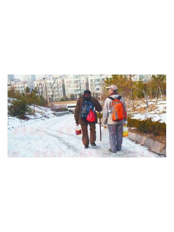 浮山积雪结冰 老汉为打山泉水滑倒摔断腿