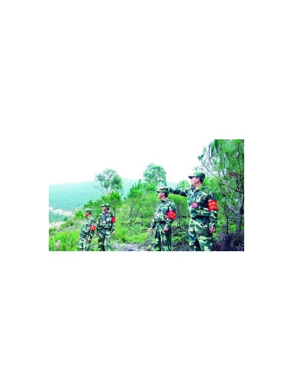 护林员日行山路10公里守护青山绿水