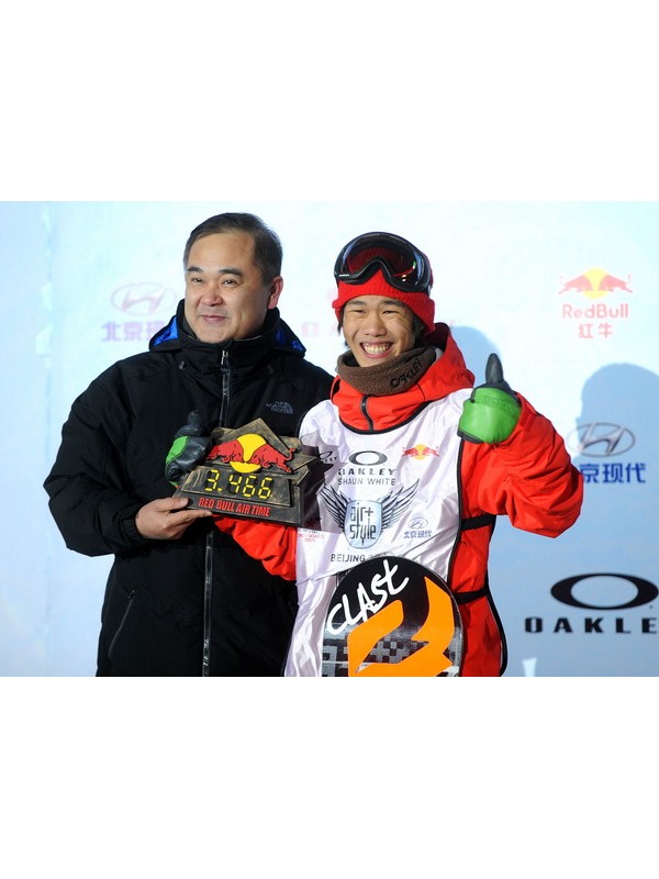 “沸雪”大赛天才少年夺冠  滞空飞行3.466秒获红牛飞行大奖