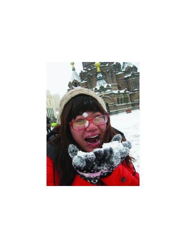 看天气预报查景点 广州女孩夜飞冰城追雪