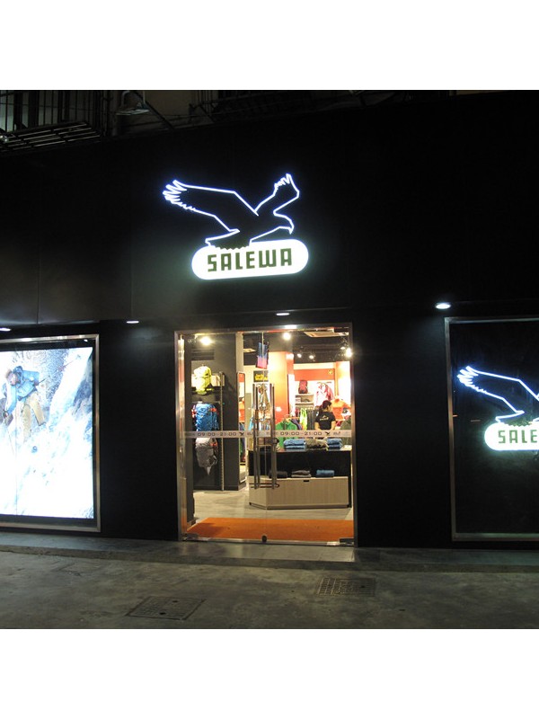 SALEWA(沙乐华)品牌形象店落地上海滩