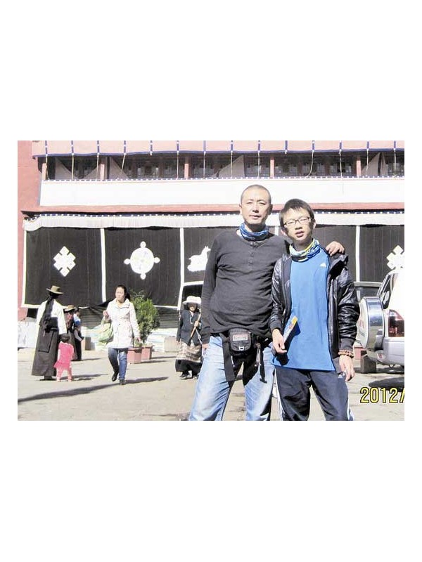 父亲携子骑行1800公里到西藏 让其积极生活