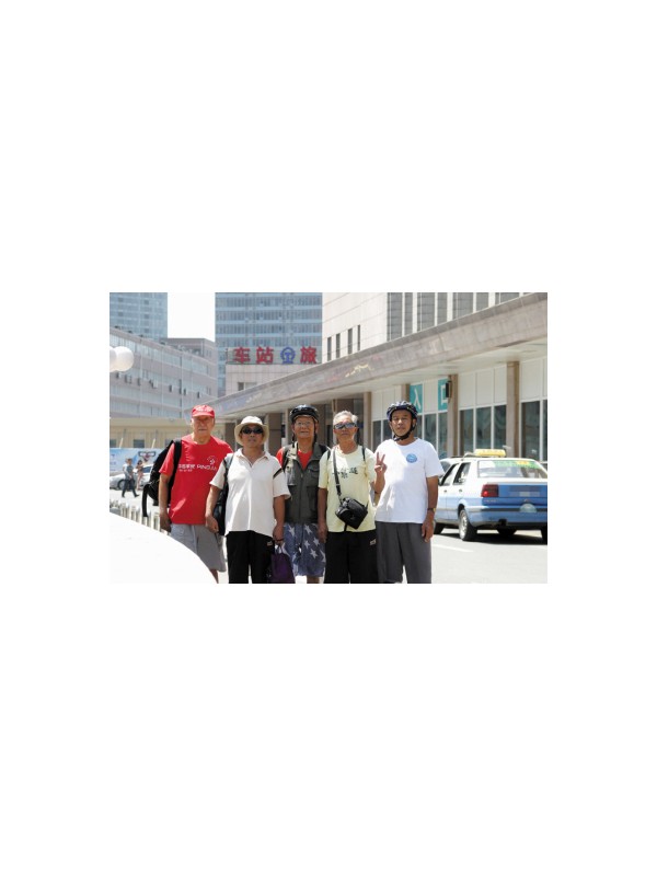 大连高龄驴友演绎“东游记”