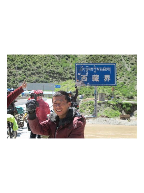 重庆两摩友骑摩托车游西藏 25天骑8000公里