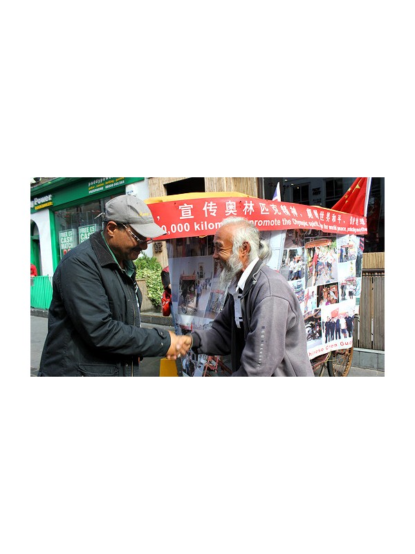 奥运狂人骑三轮到伦敦 历时11年路程14万公里