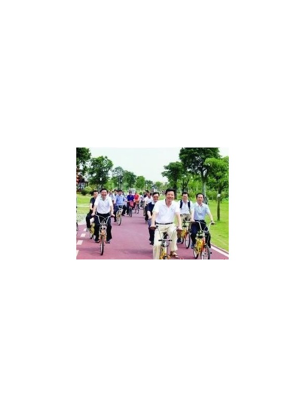 市长骑行白云湖透露公共交通覆盖率期望达80%