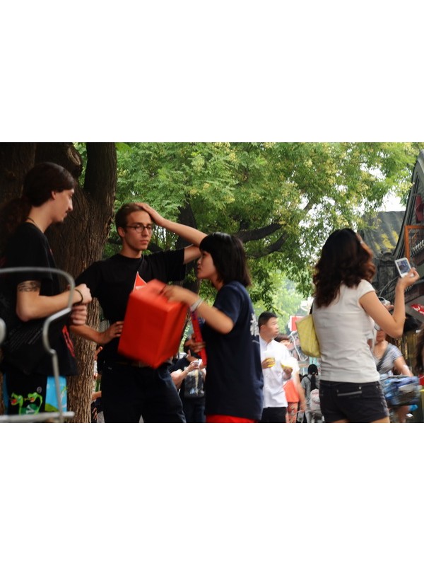 中国人民大学西藏亚东公益科考队爱心公益义卖活动举行