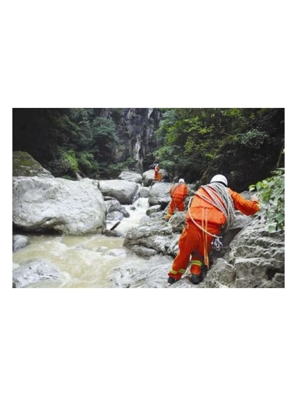 39名湖北驴友登山被困悬崖1人遇难