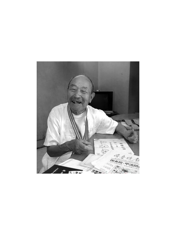 九旬骑友骑行数万公里做公益宣传