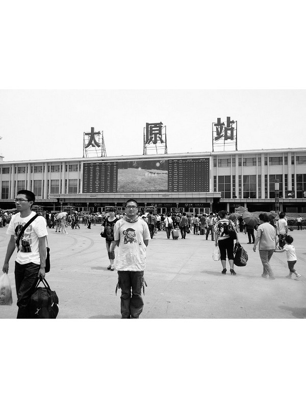 河南小伙欲800天徒步环游世界