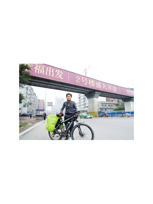 26岁小伙辞职骑行两千公里回家 欲骑车去西藏