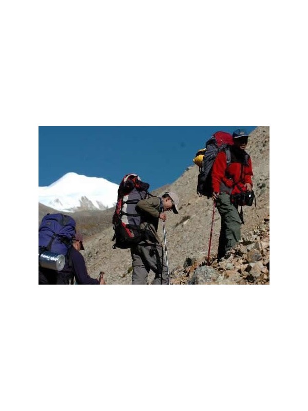 西藏登山运动：从挑战极限转型为服务社会