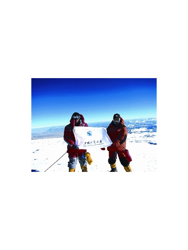 美国两名曾遭伊朗以间谍罪拘押的登山者将结婚