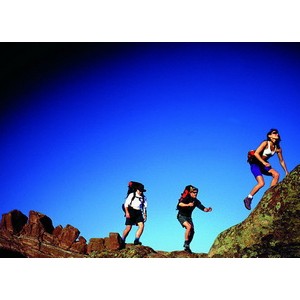 春季户外登山甩掉身上脂肪