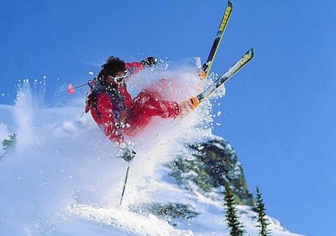 滑雪是高危运动 冬季滑雪请您悠着点