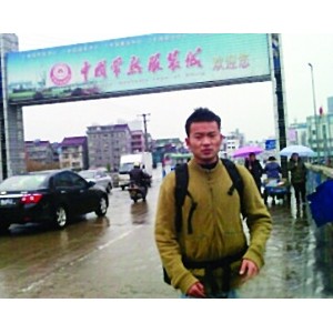 大学生徒步800里回家 微博直播行程