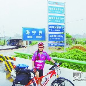 信念使然 5旬女骑手欲骑车环游世界