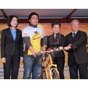 台湾最大单车串联 11万人挑战世界“骑”迹