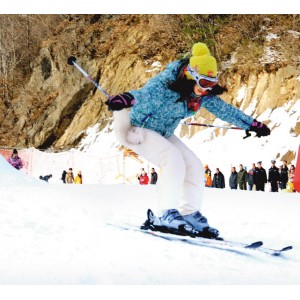 伏牛山高山滑雪旅游节迎来世界冠军