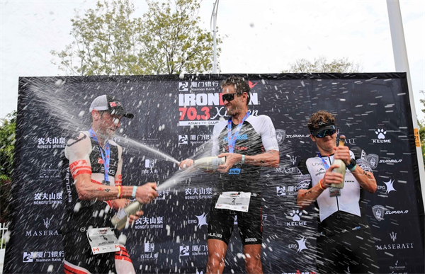 科林顿、西蒙兹摘得2018厦门银行IRONMAN70.3厦门站男女冠军