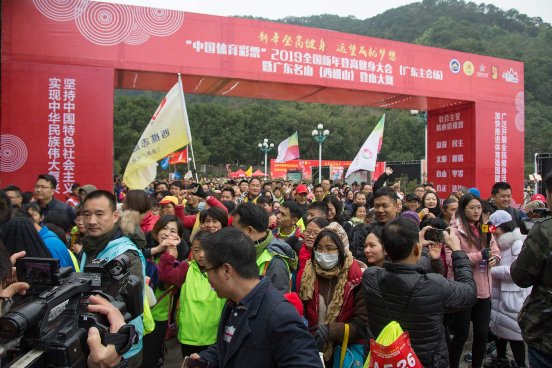 桂林铂爵旅拍好吗，桂林旅拍婚纱照的浪漫时光